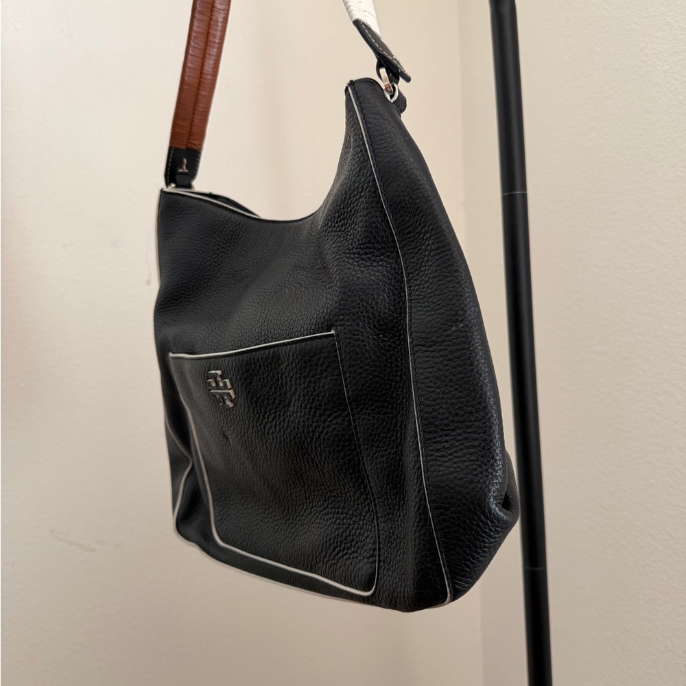Tory Burch Berkeley Hobo Black Pebbled Leather White Trim Shoulder Bag - Picture 5 of 10